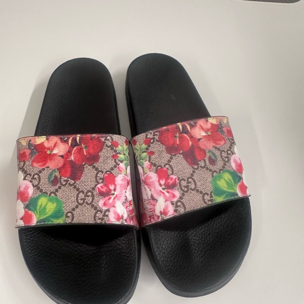 NonGucci Floral GG Slide Sandals - Pink/Red FloralStrap